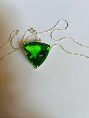 Green Trillion-Cut 117Ct Green Peridot Pendant Necklace - 925 Ster Silver Chain